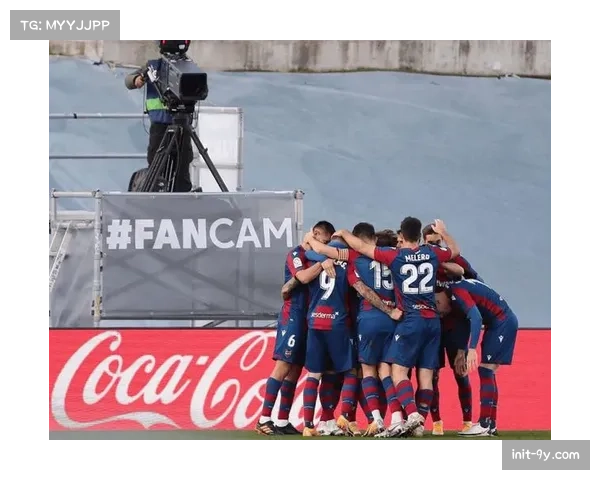 比赛中场突发：巴列卡诺主场因强风天气暂停比赛检查顶棚